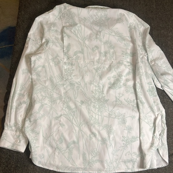 EUC Columbia antimacrobial lightweight button down - Picture 10 of 11